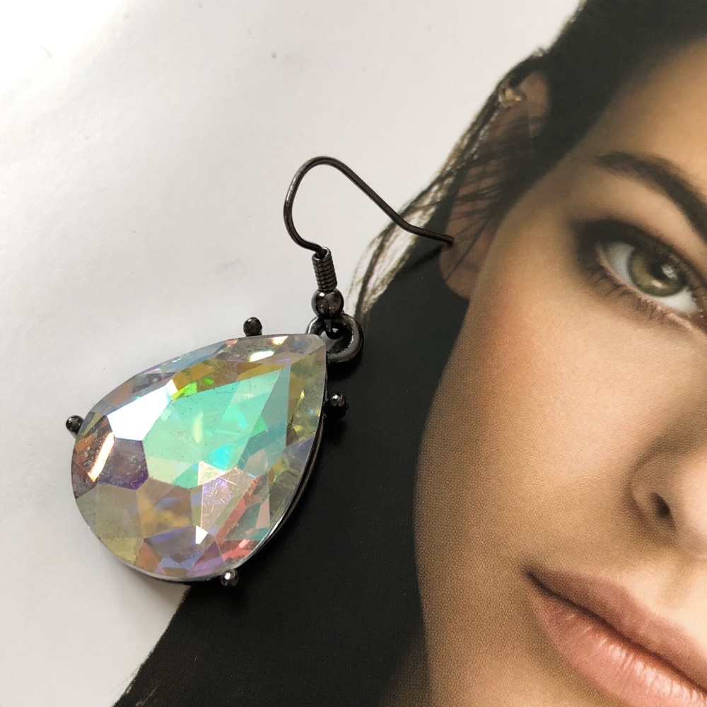 Crystal Earrings & Chanel Makeup Sample - Picture 3 of 8
